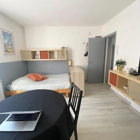 Industrie Apartment *